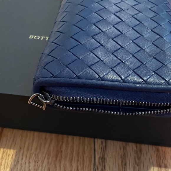 Bottega Veneta Zip-Around Wallet - Picture 2 of 7